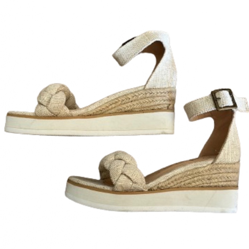 Ccocci Paloma size 7.5 ankle strap Sandel
